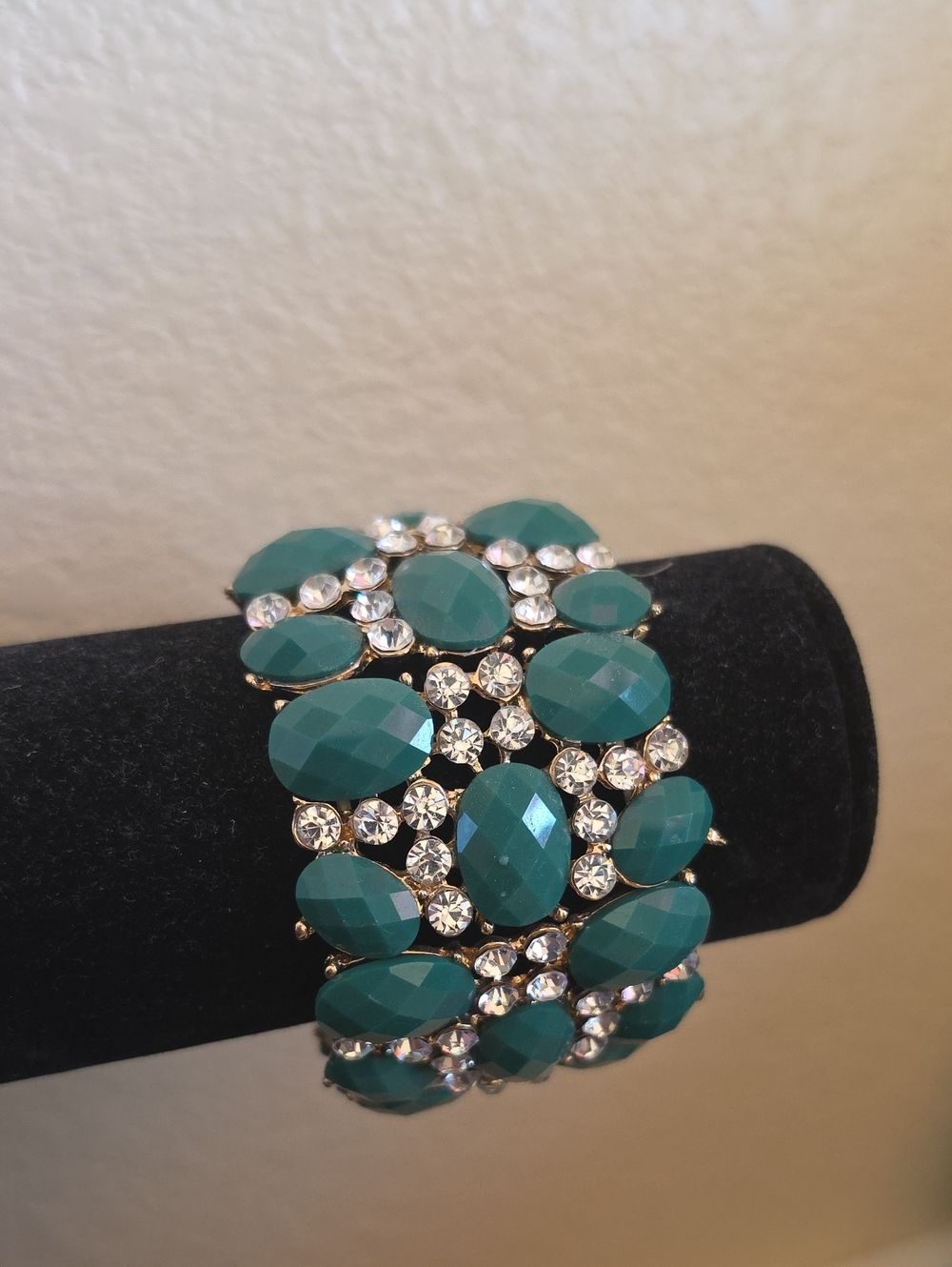 Green Crystal Stretch Bracelet - Women's Fashion Jewelry
